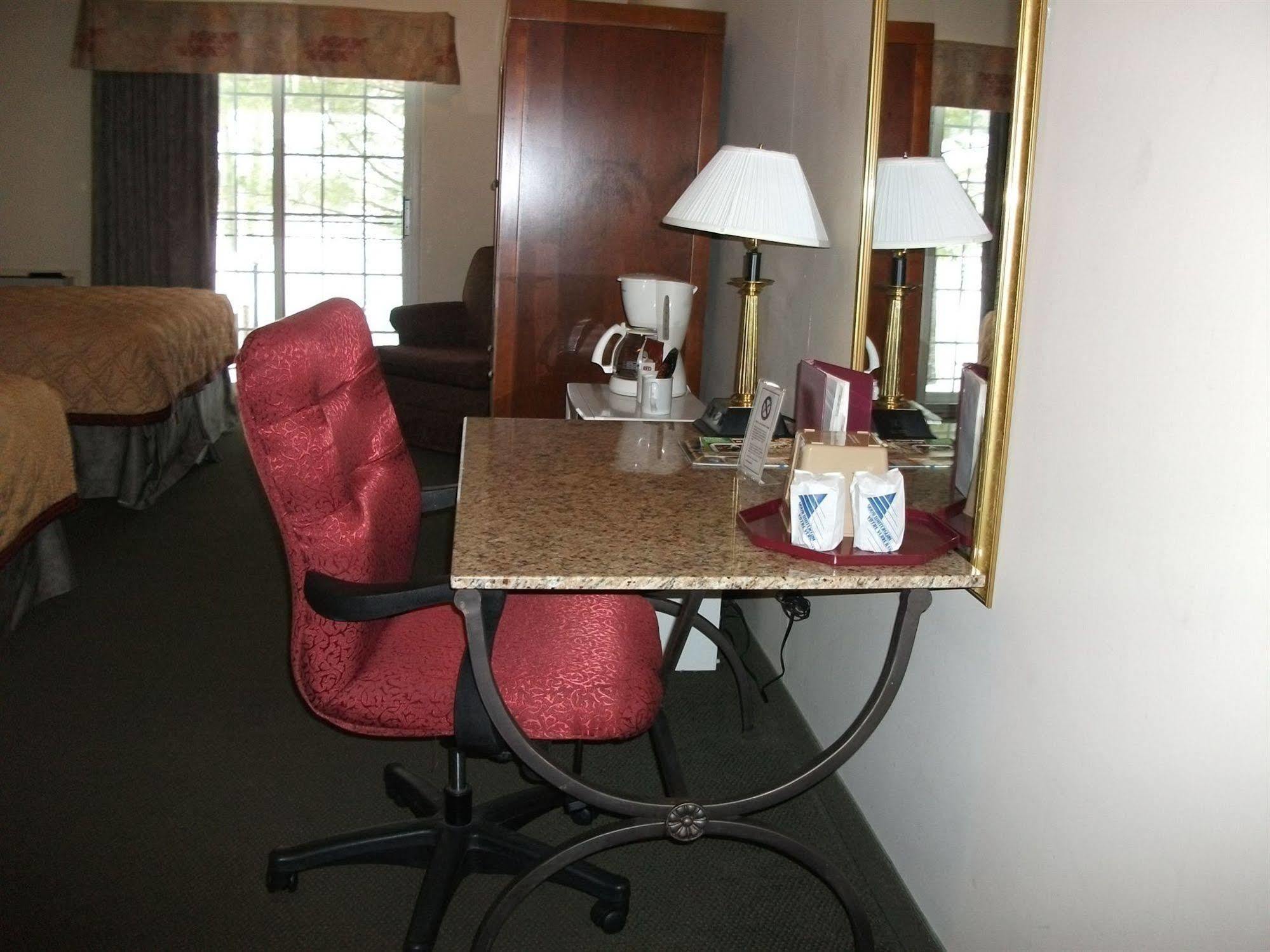 Travelodge By Wyndham Wasaga Beach Habitación foto